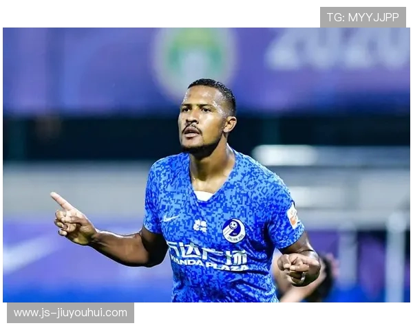 绿城足球20号球员表现突出助力球队攻守兼备成关键人物